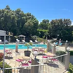 La Nais -suites & Avec Piscine Et Padel 4*