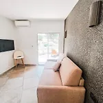 La Nais -suites & Avec Piscine Et Padel Отель типа 