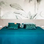 La Nais -suites & Avec Piscine Et Padel 4*