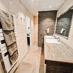La Nais -suites & Avec Piscine Et Padel Отель типа 