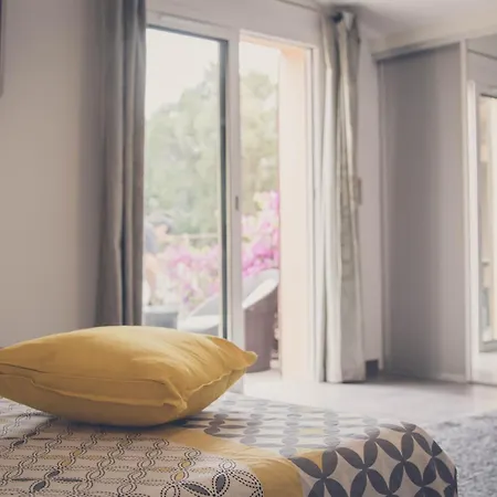 Nais 博尔马斯·莱斯·米默萨斯