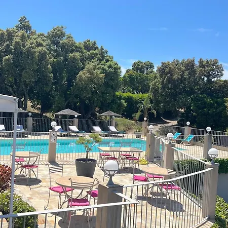 La Nais -suites & Avec Piscine Et Padel 4*