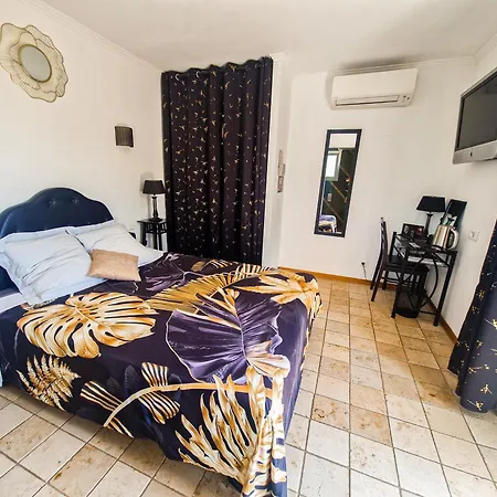 Nais 博尔马斯·莱斯·米默萨斯