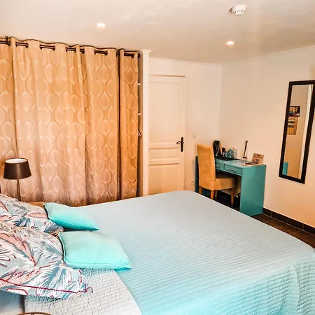 Couette-café La Nais Padel&piscine -suites&appartements
