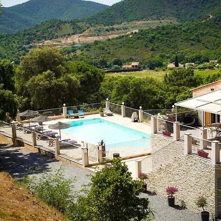 Oda ve Kahvaltı Nais 4*