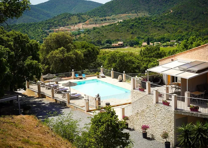 Oda ve Kahvaltı Nais 4*