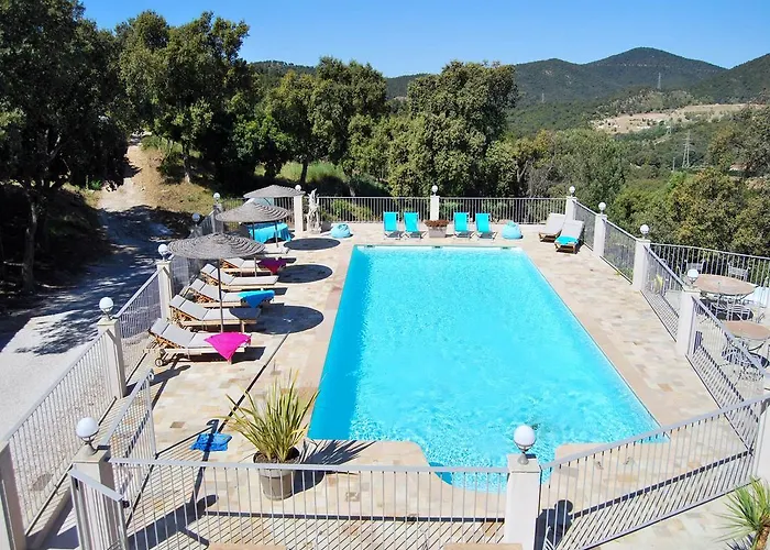 Oda ve Kahvaltı Nais 4*