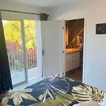 La Nais -suites & Avec Piscine Et Padel 봄레미모사