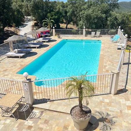 La Villa Nais Padel&Piscine -Suites & Appartements Bed & Breakfast