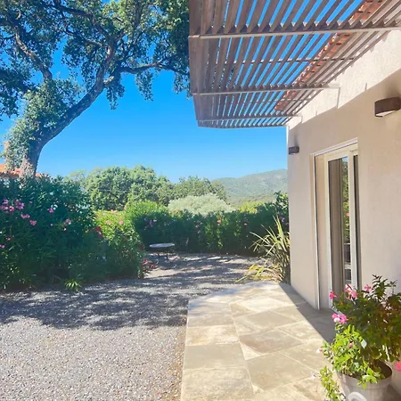La Villa Nais Padel&Piscine -Suites & Appartements ベッド・アンド・ブレックファスト