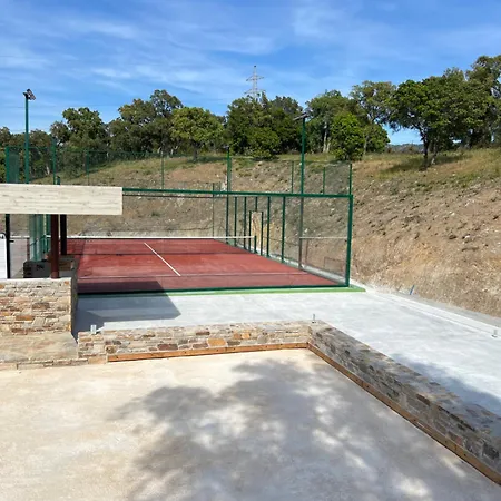 La Nais -suites & Avec Piscine Et Padel Frühstückspension 4*