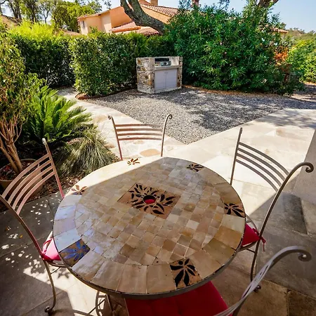 La Nais Padel&piscine -suites&appartements Couette-café