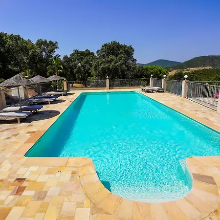Frühstückspension La Nais Padel&piscine -suites &