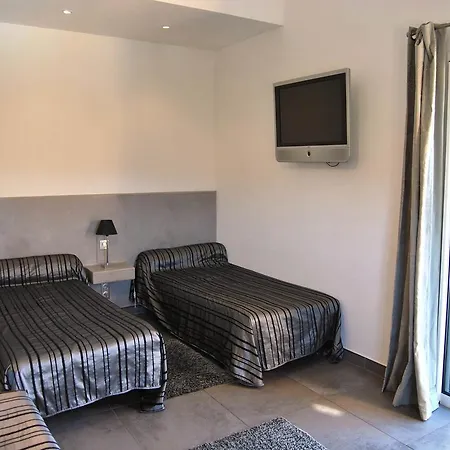 Bed & Breakfast Nais 3*