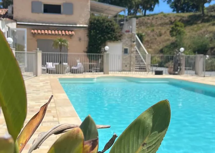 Nais Bed and Breakfast 4*