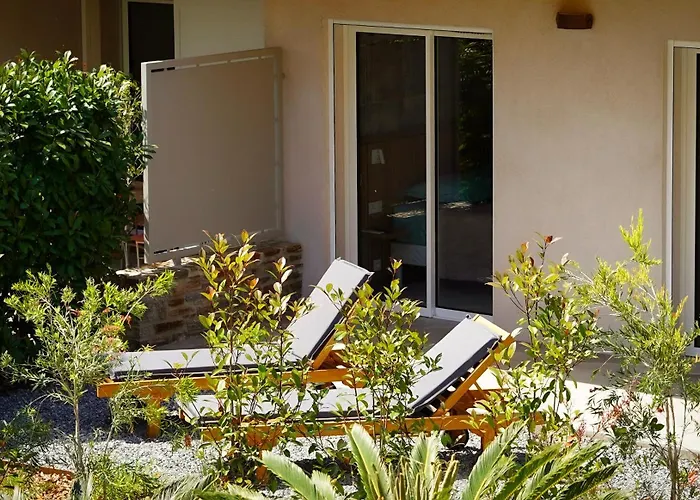 Nais Bed and Breakfast 4*