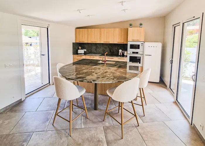 Bed and Breakfast Nais 4*